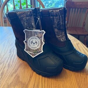 Brand New Realtree Kids Camouflage Winter Boots
